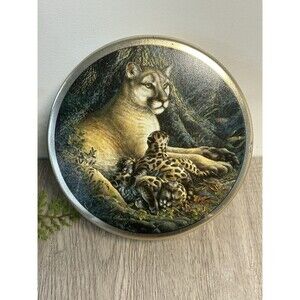 Vintage Round Metal Cookie Tin Featuring Mama Cheetah Leopard And Cubs 6,5” X 2”